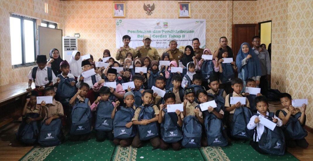 Baznas Kabupaten Bekasi Salurkan Bantuan Pendidikan untuk 2.070 Siswa di 23 Kecamatan