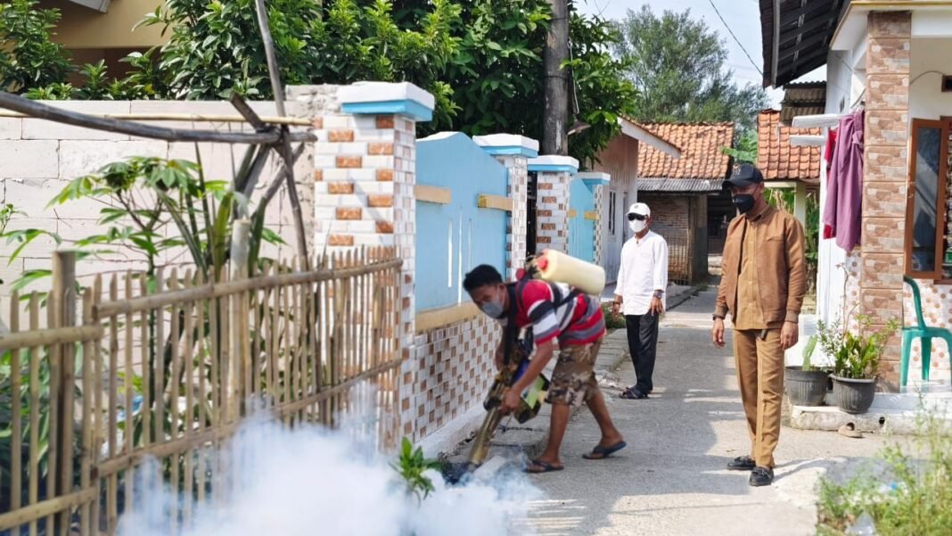 Kasus DBD Meningkat, Desa Karangharum Bergerak Cepat Lakukan Pengasapan