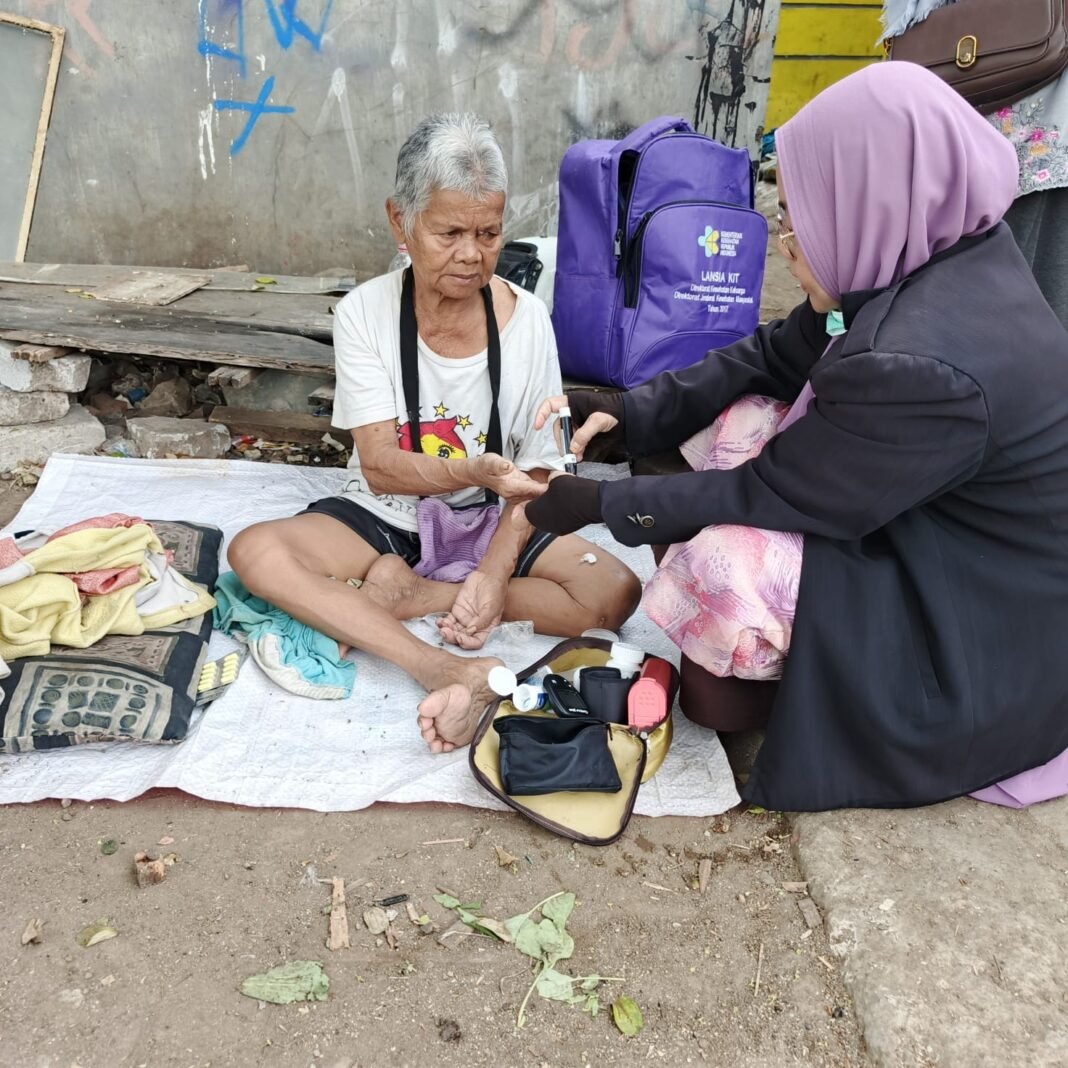 Segelas Beras untuk Lansia, Puskesmas Karang Satria Bangun Kepedulian Lewat Gerbang Sebulan