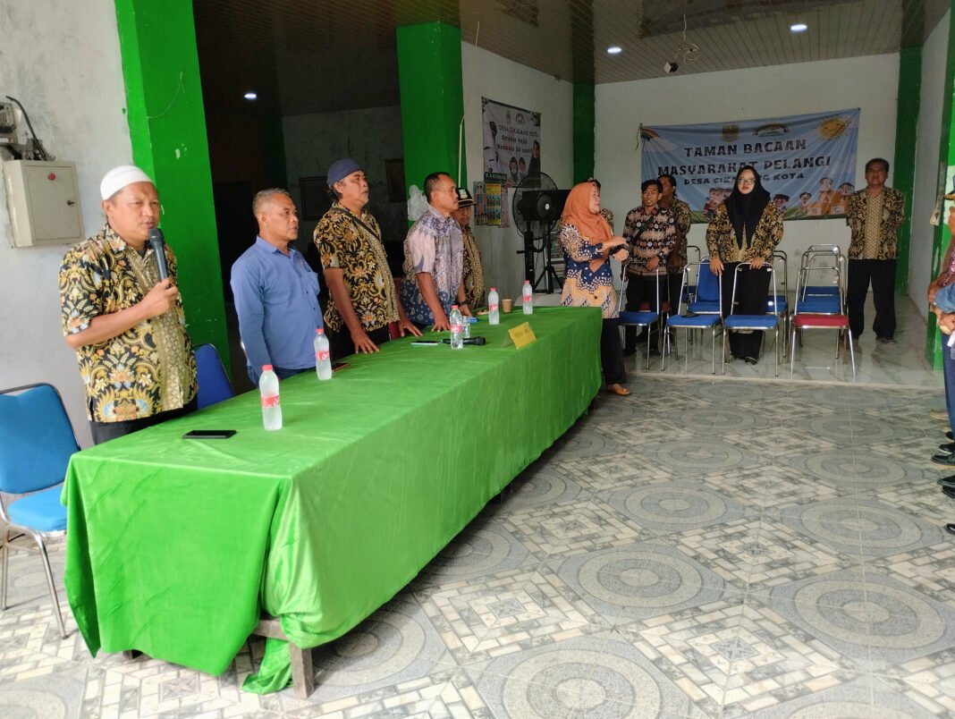 Lurah Cikarang Kota Ingatkan Staf dan Aparatur Desa Jaga Integritas di Rapat Minggon