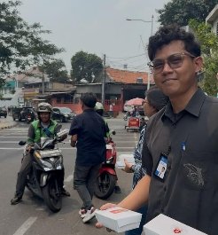Peduli Masyarakat, BRI Pancoran Rutin Bagikan Nasi Box Lewat Program Jumat Berkah